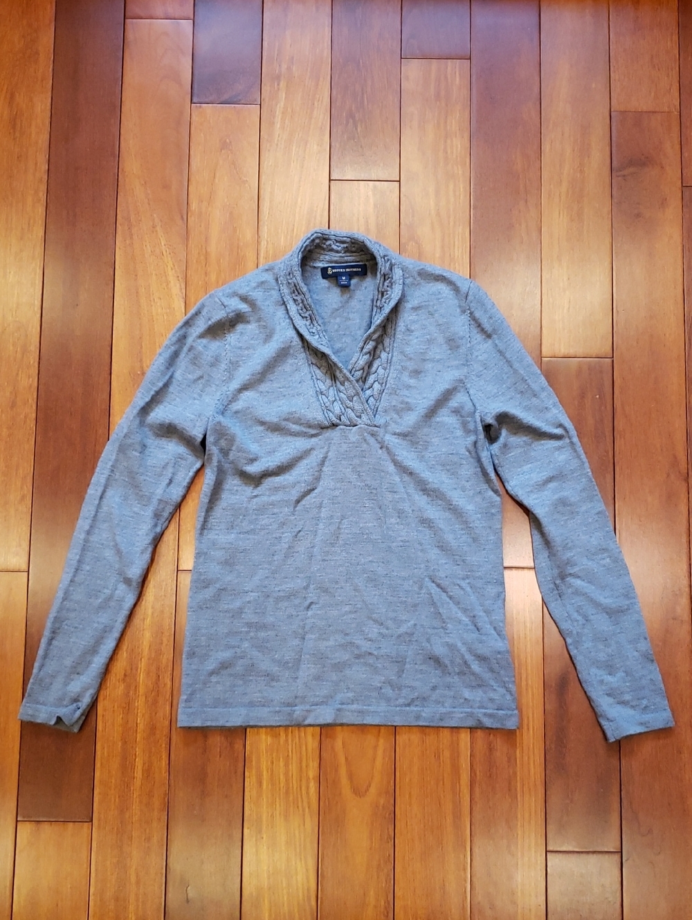 Brooks Brothers Wool V-neck Sweater. Women's Medium